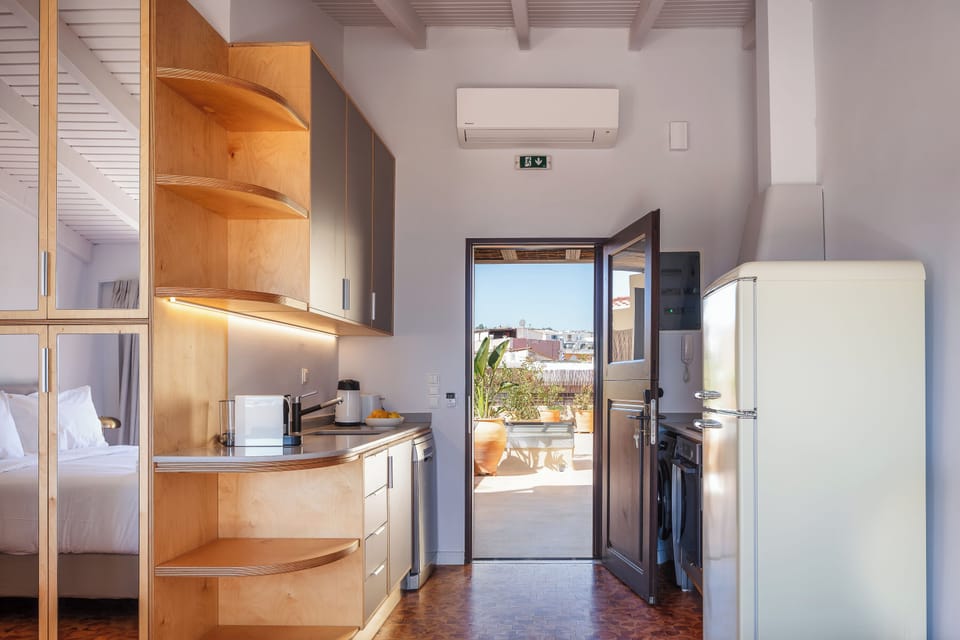 Espresso maker, electric kettle, highchair