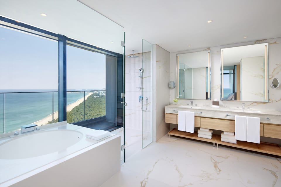 Grand Suite Double Ocean View | Bathroom | Hair dryer, bathrobes, slippers, bidet