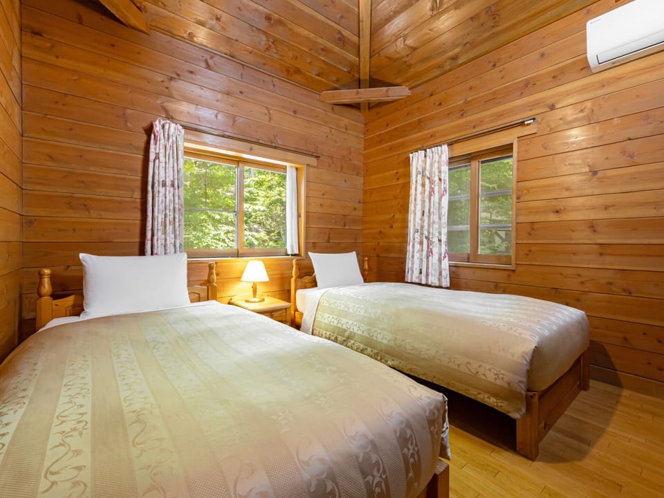 Standard Cottage With Private Dog Park (Smoking) | 1 bedroom, free WiFi, bed sheets