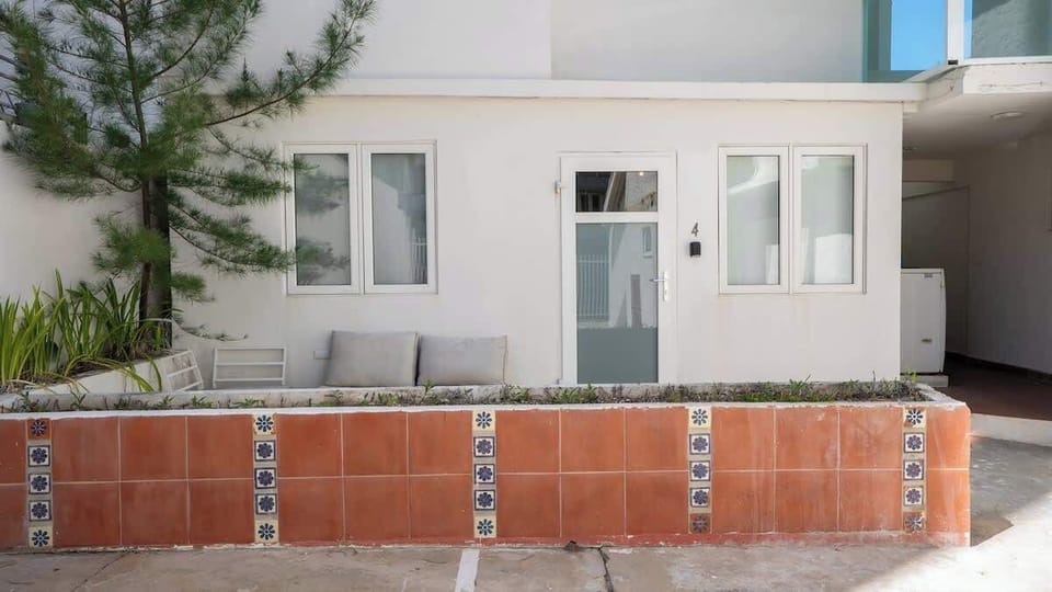 A private entrance welcomes you to your Condado stay.