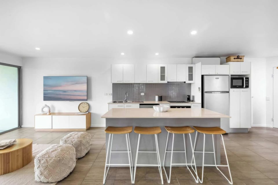 Spacious island bench perfect for casual dining and entertaining