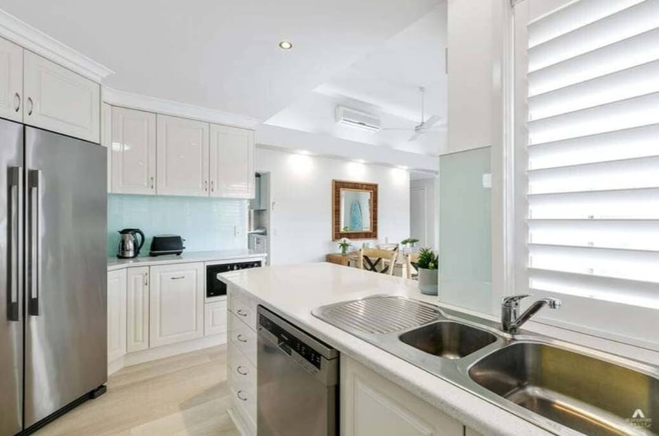 Whip up beach-day lunches or sunset snacks in this spacious kitchen designed for casual entertaining.


