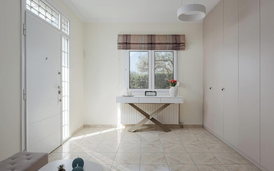 House, Mountain View | Living room | 55-inch TV with digital channels, fireplace, table tennis