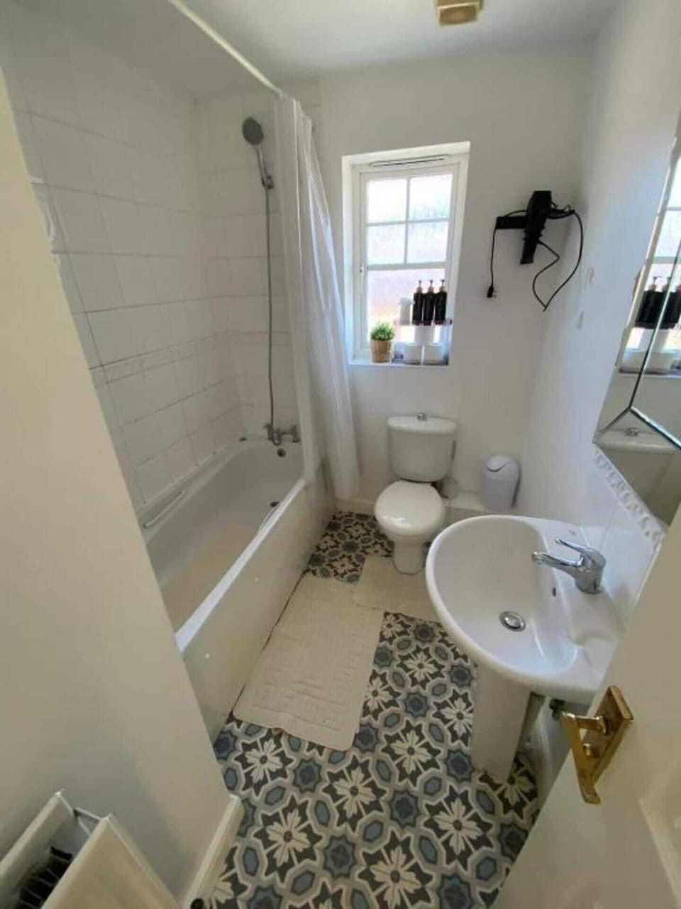 House | Bathroom | Deep soaking tub, hair dryer, towels