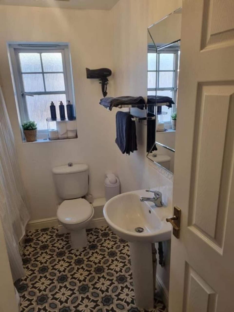 House | Bathroom | Deep soaking tub, hair dryer, towels