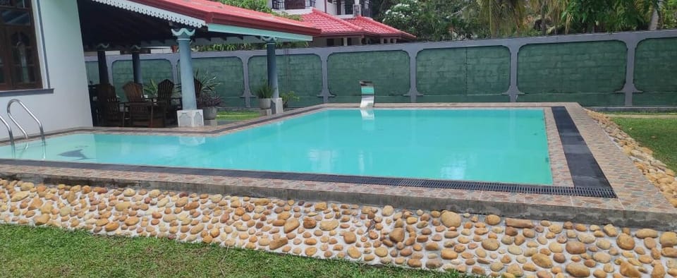 2 outdoor pools