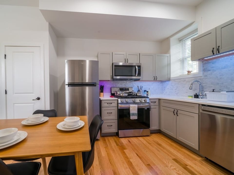 Experience the convenience of our well-equipped kitchen, equipped with modern appliances and all the essentials for your culinary adventures.