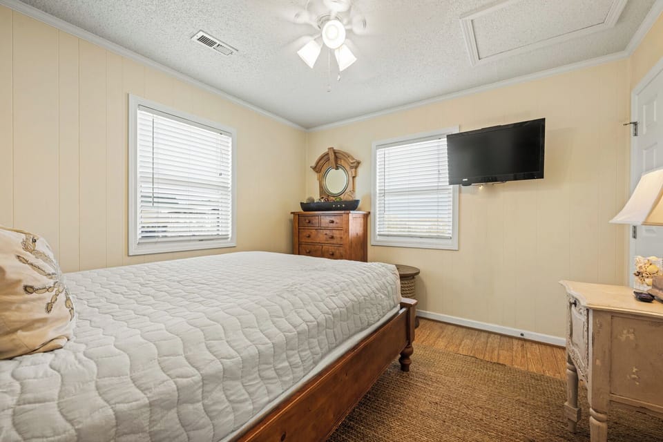 Full Bedroom
