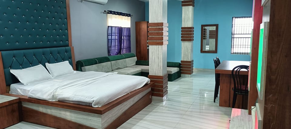 Executive Quadruple Room | Egyptian cotton sheets, premium bedding, down comforters