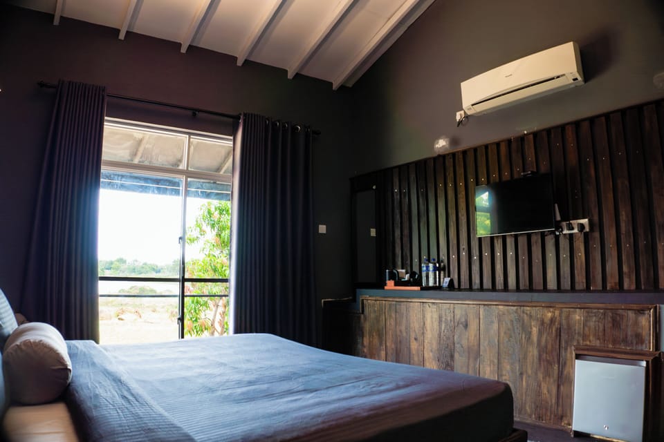 Desk, laptop workspace, free WiFi