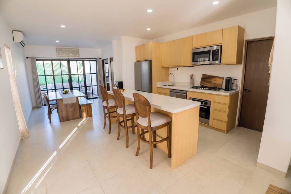 Full kitchen