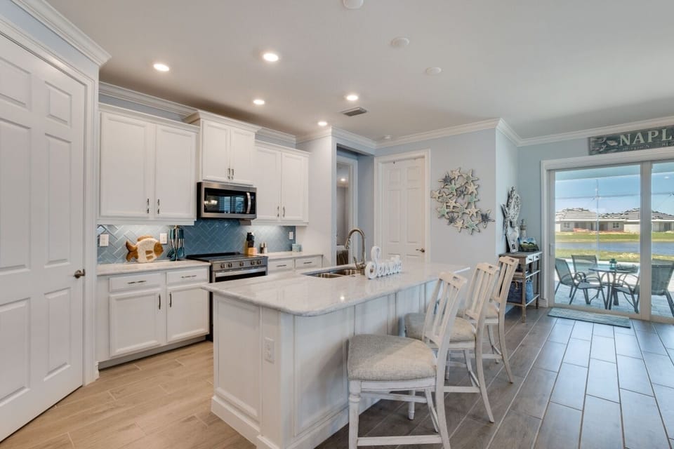 Kitchen & Bar