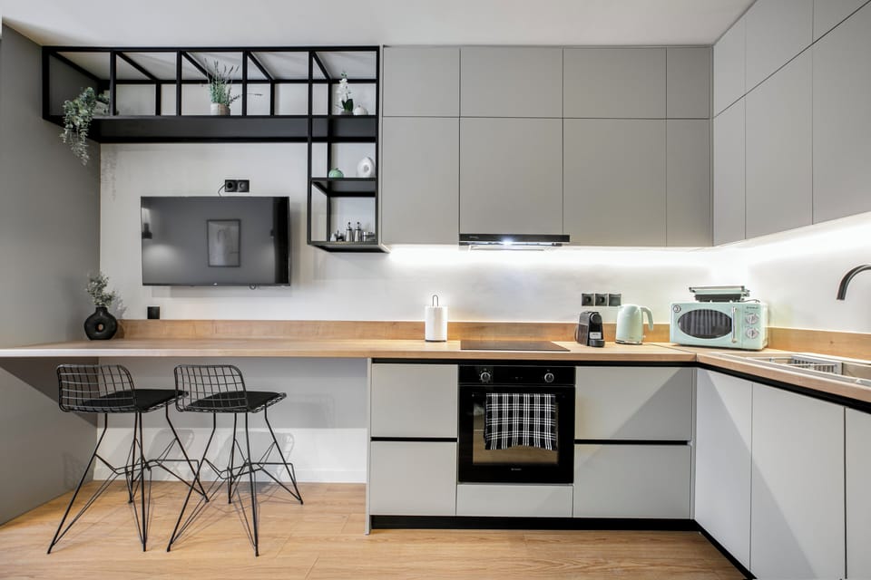 Studio, 1 Double Bed, Kitchen, City View | Private kitchen | Full-size fridge, microwave, oven, stovetop