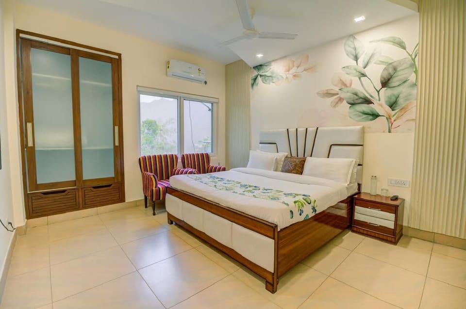 Luxury Apartment, Balcony, Mountain View | 3 bedrooms, desk, laptop workspace, free WiFi