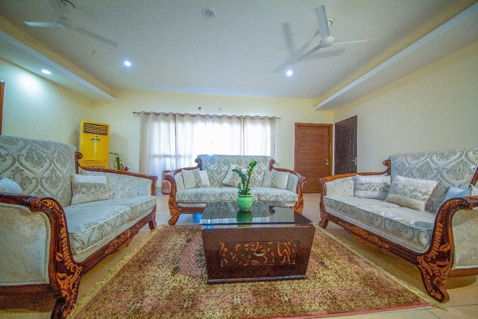 Luxury Apartment, Balcony, Mountain View | Living area