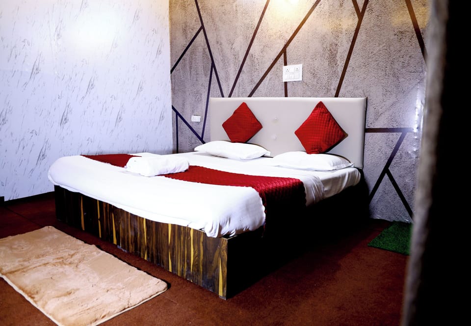 Deluxe Room | Iron/ironing board, free WiFi, bed sheets, wheelchair access