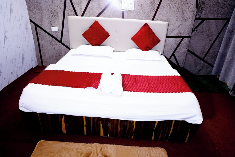 Deluxe Room | Iron/ironing board, free WiFi, bed sheets, wheelchair access
