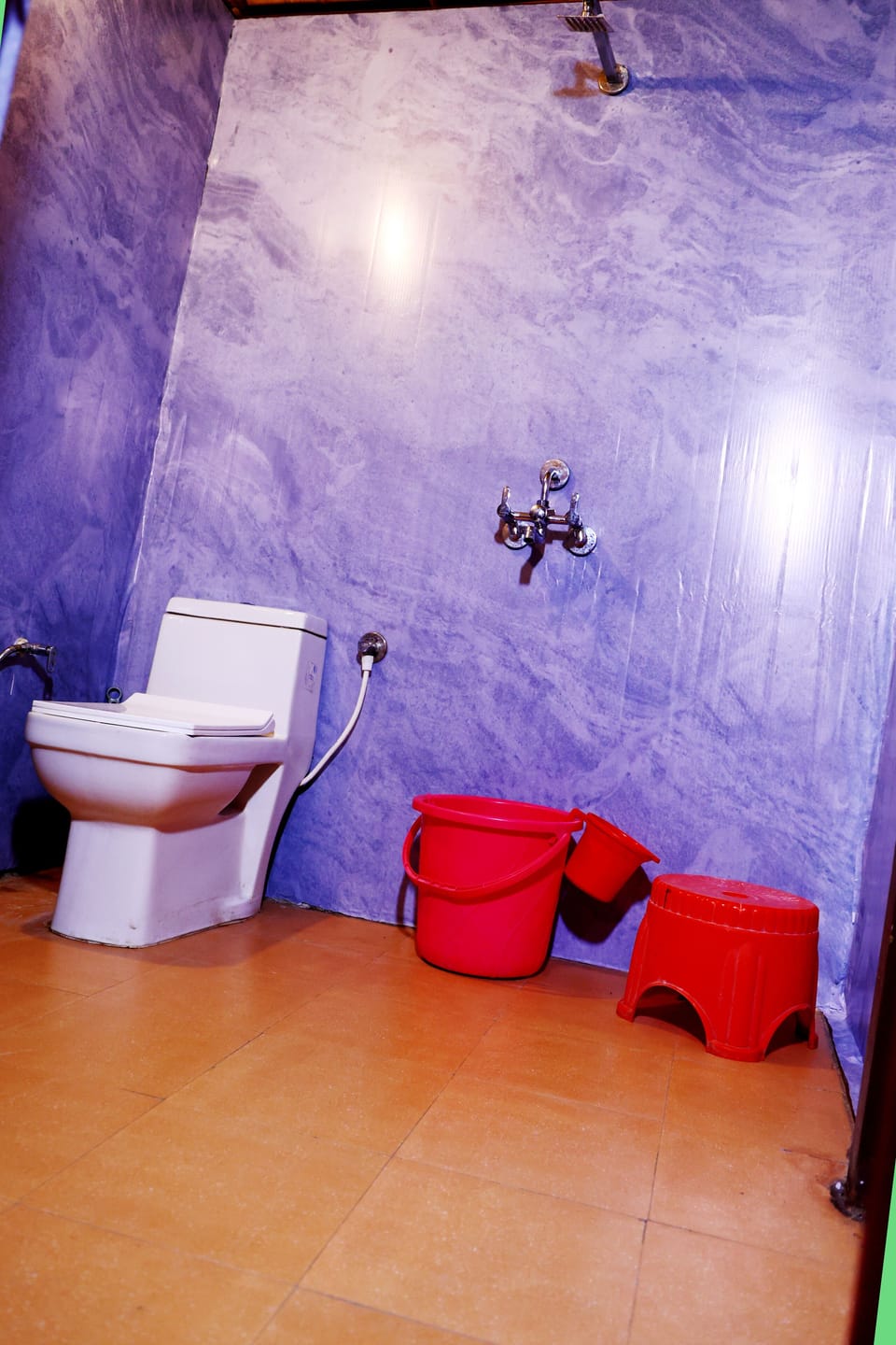 Deluxe Room | Bathroom | Shower, free toiletries, slippers, bidet