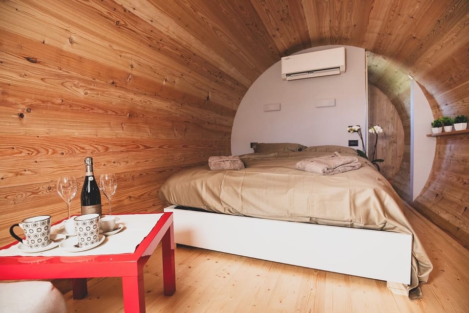 Room (Romantic Wine Barrel Suite) | Minibar, free WiFi, bed sheets