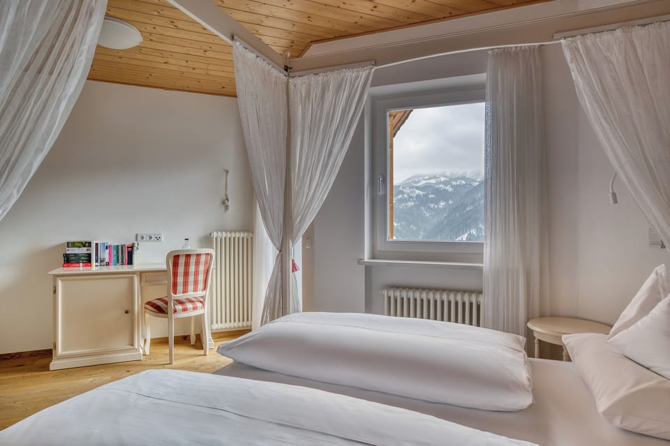 Standard Room, Mountain View | Premium bedding, individually furnished, bed sheets