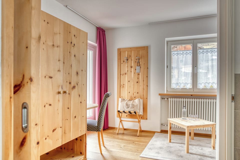 Suite, Mountain View | Premium bedding, individually furnished, bed sheets