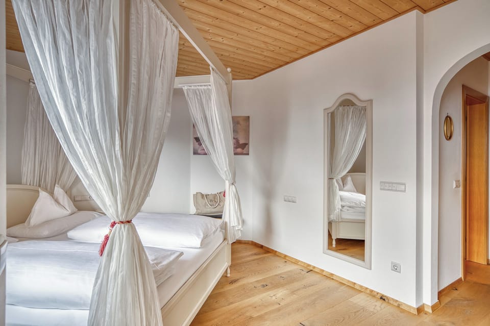Standard Room, Mountain View | Premium bedding, individually furnished, bed sheets