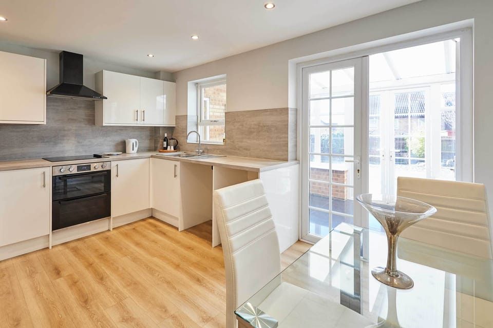 Venture Park Villas, Kettering - Host & Stay