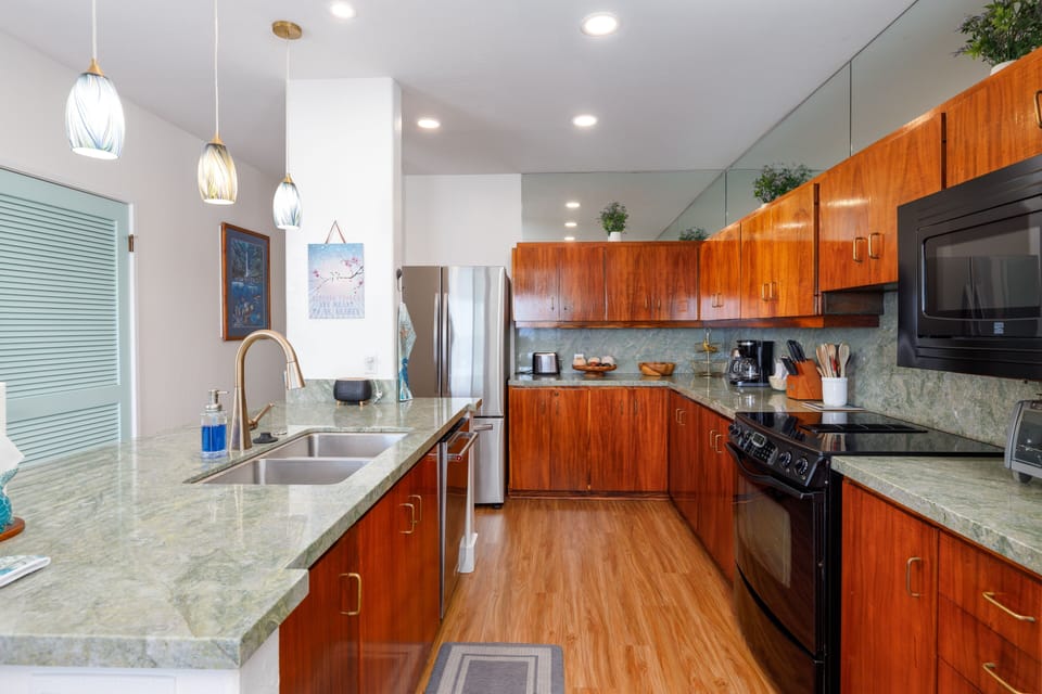 Condo, 2 Bedrooms | Private kitchen | Fridge, oven, coffee/tea maker, toaster