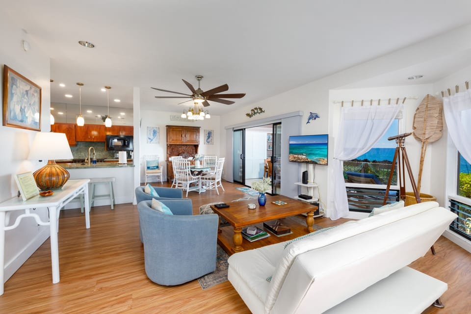 Condo, 2 Bedrooms | Living area | Smart TV