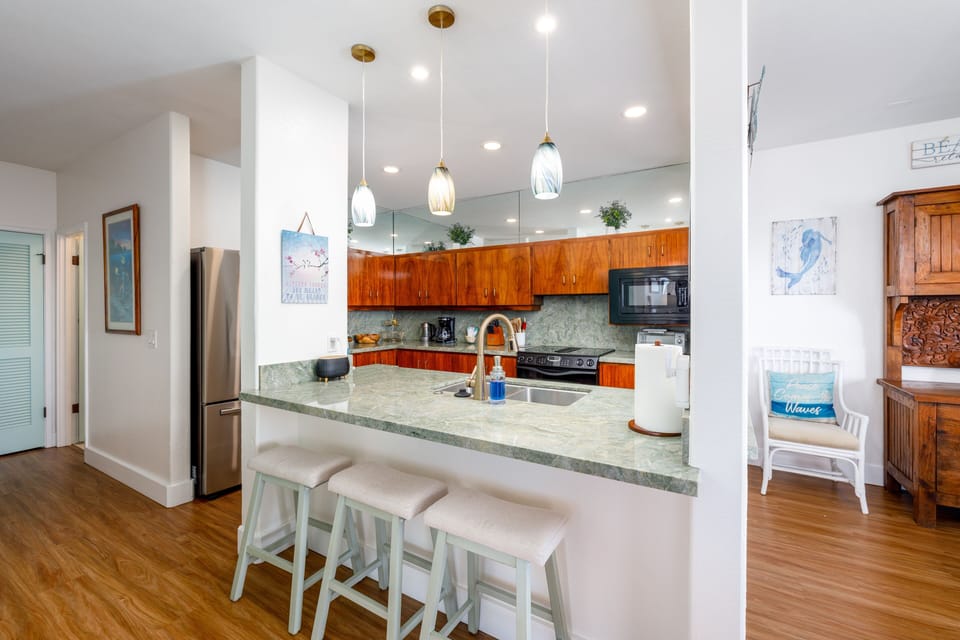 Condo, 2 Bedrooms | Private kitchen | Fridge, oven, coffee/tea maker, toaster