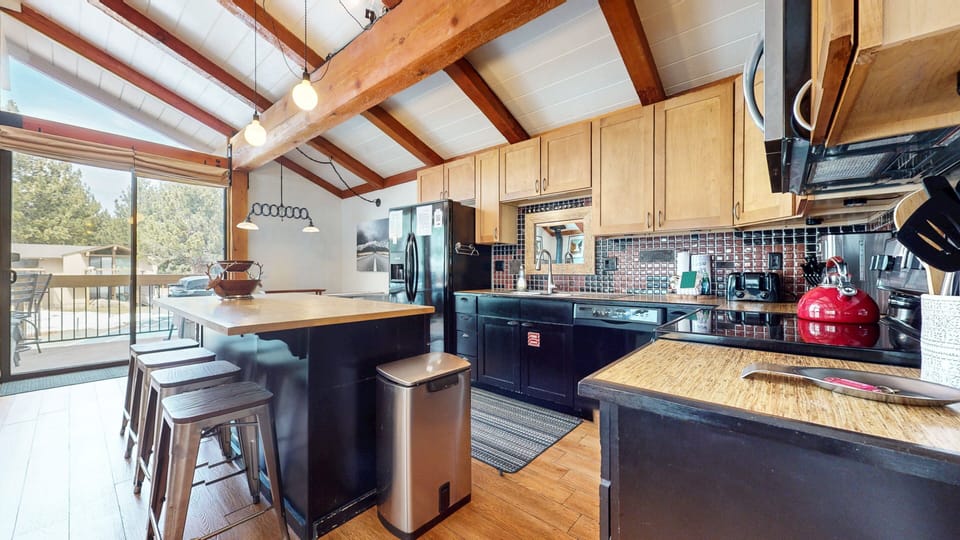 Condo, 3 Bedrooms | Private kitchen