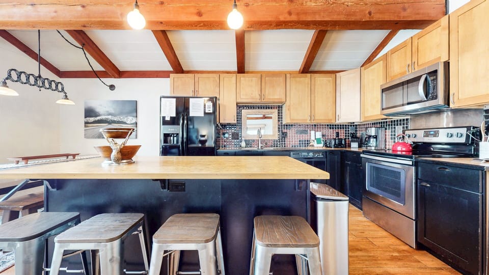 Condo, 3 Bedrooms | Private kitchen