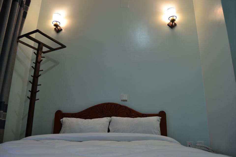 Desk, laptop workspace, iron/ironing board, WiFi (free)