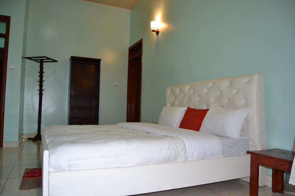 Comfort Double or Twin Room, Mountain View | Desk, laptop workspace, iron/ironing board, WiFi (free)