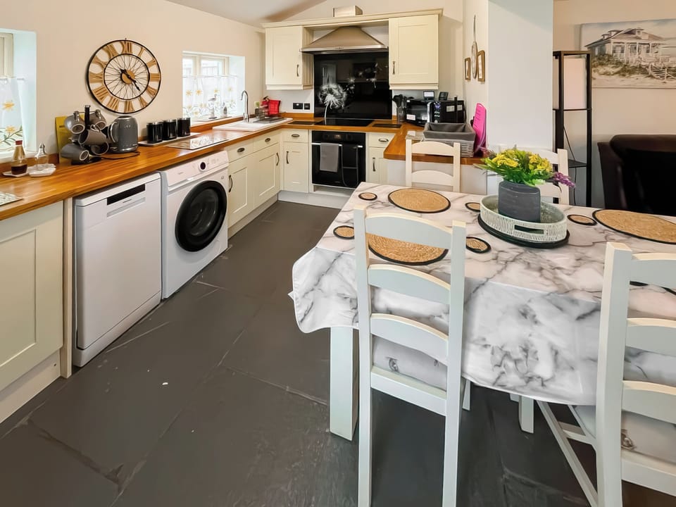 Open plan living space | Butterfly Cottage, Maltby Le Marsh, near Mablethorpe