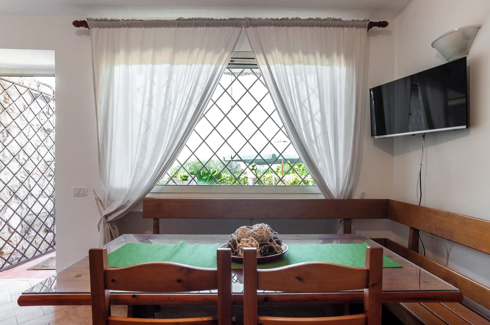 Apartment, Garden View | Living room | 32-inch flat-screen TV with digital channels