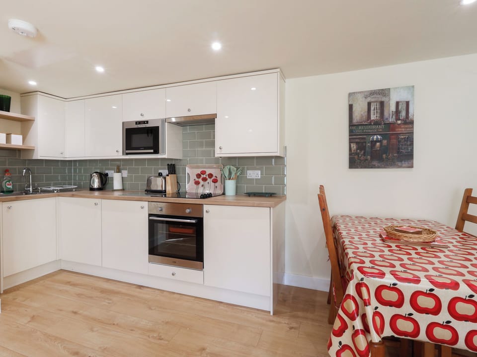 Open plan living space | Court Cottage - Little Court Cottages, Gloucester