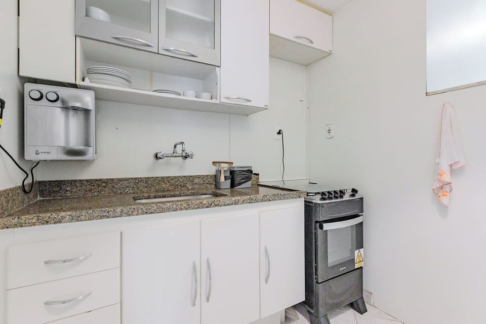Apartment, Mountain View | Private kitchen | Full-size fridge, microwave, oven, electric kettle