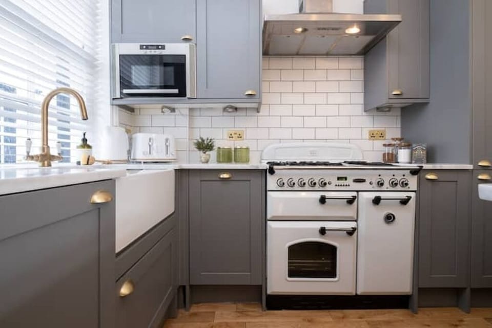 Kitchen with range cooker