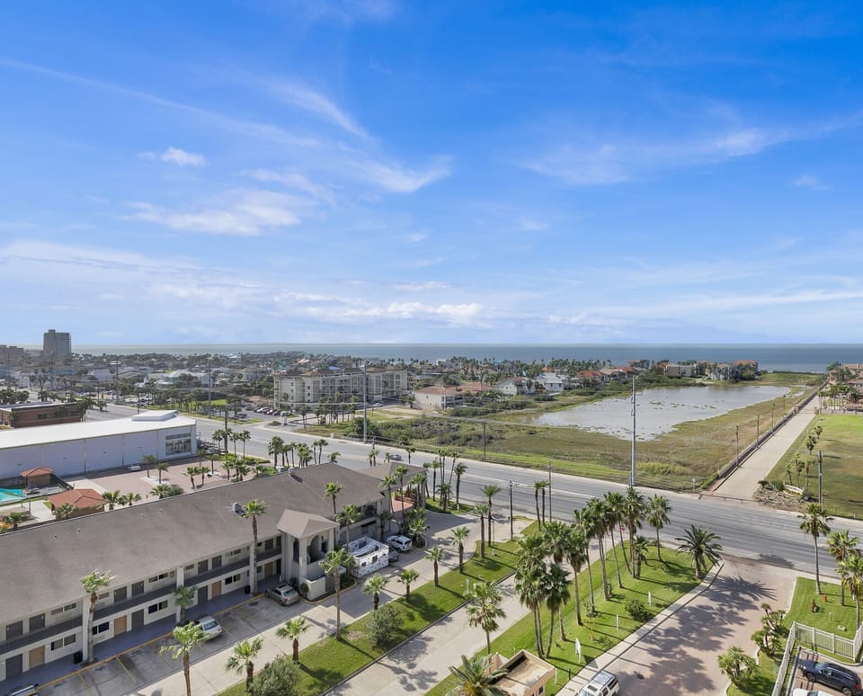 Exclusive Apartment, 3 Bedrooms, Balcony, Bay View | Balcony view