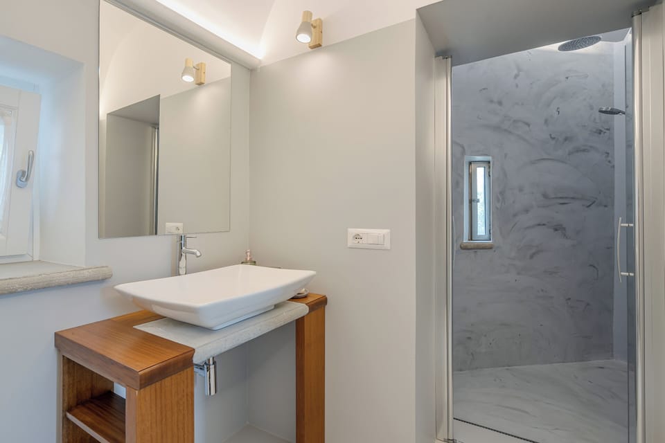 Double Room | Bathroom | Free toiletries, bathrobes, bidet, soap
