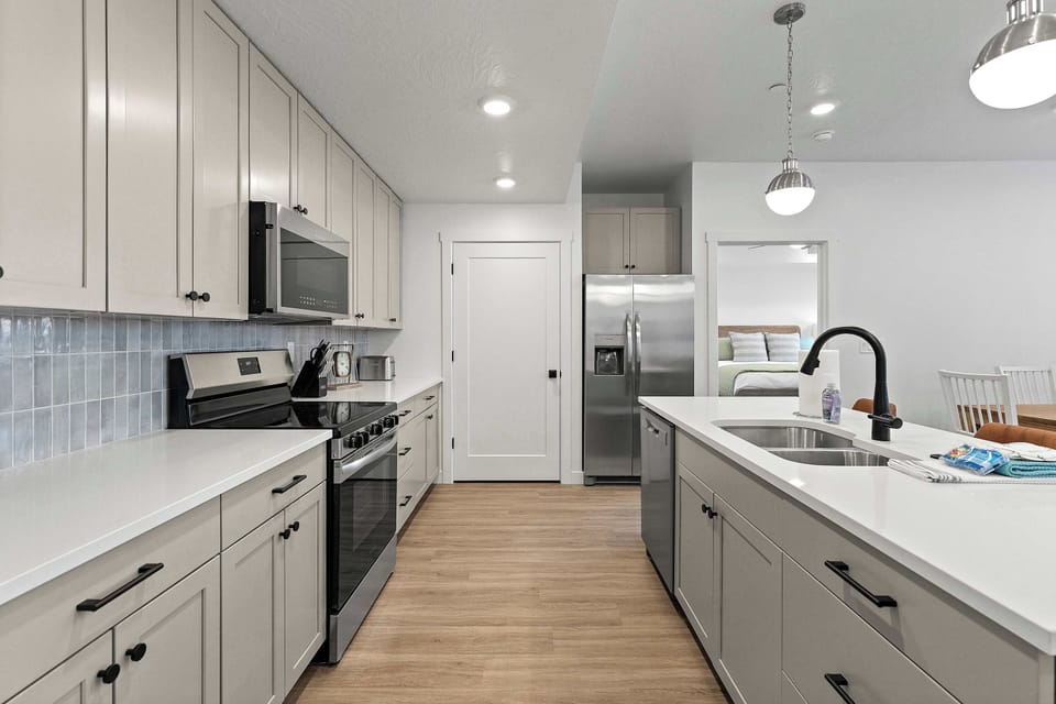 Condo, Multiple Beds, Kitchen (Cliffside Vista) | Private kitchen | Fridge, microwave, oven, stovetop