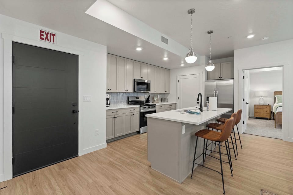 Condo, Multiple Beds, Kitchen (Cliffside Vista) | Private kitchen | Fridge, microwave, oven, stovetop
