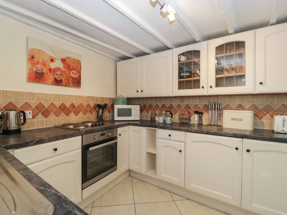 Cottage | Private kitchen | Cookware/dishes/utensils