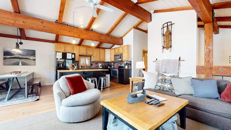 Indoors, Furniture, Table, Living Room, Home Decor