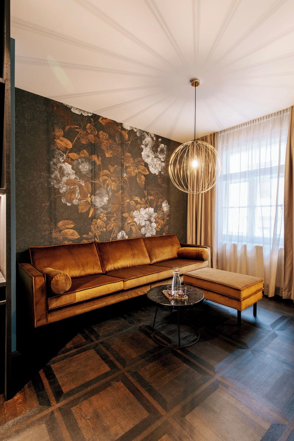 Famous Suite | Living area | TV