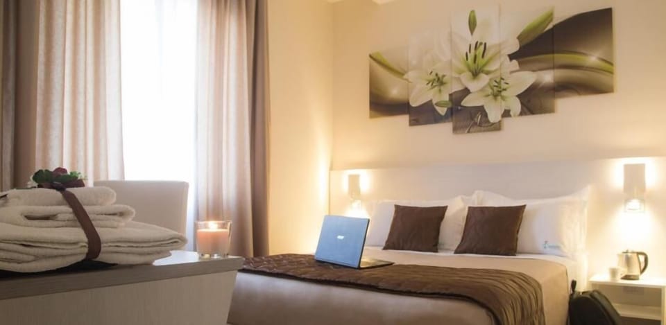 Deluxe Room | Desk, soundproofing, free WiFi