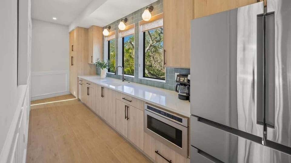 Butler's Pantry  - Oversized Refrigerator - (2) Dishwashers, Double Ovens, &amp; Large Gas Stove - Balcony Access
