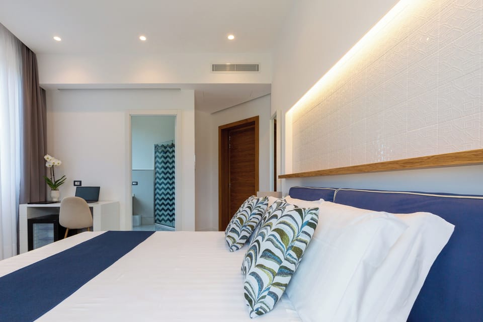 Deluxe Room | In-room safe, desk, soundproofing, free WiFi