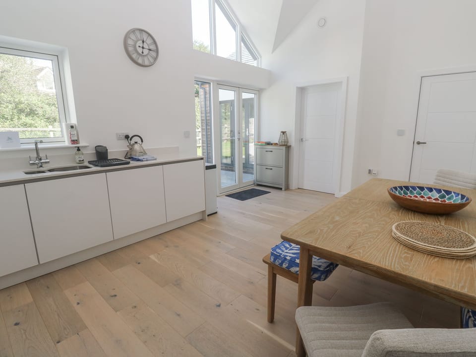 Cottage | Dining